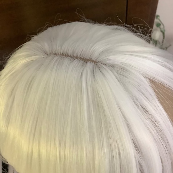 NEW Lovely White Wig - Picture 3 of 5